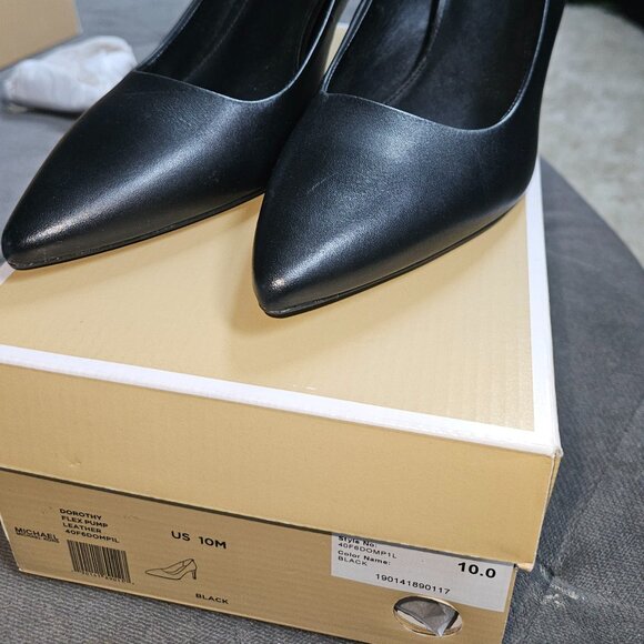 Michael Kors - Picture 2 of 2